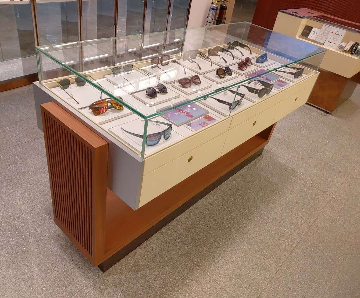 Sunglass Hut